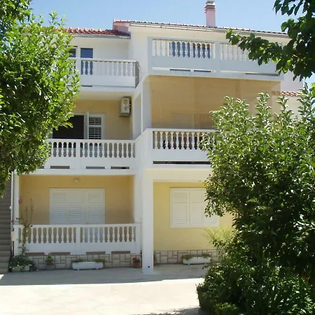 Franciska Apartmán Rab Town