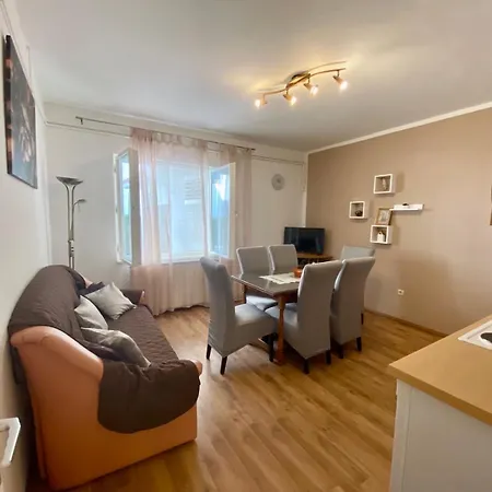 Franciska Apartment *